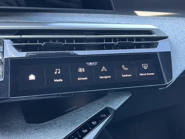 Peugeot e-3008
