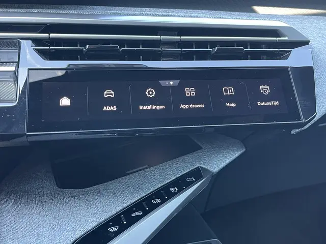 Peugeot e-3008