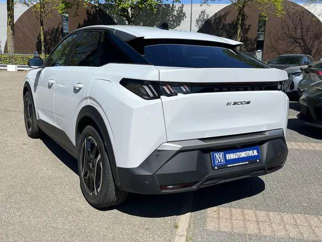 Peugeot e-3008