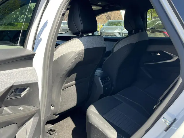 Peugeot e-3008