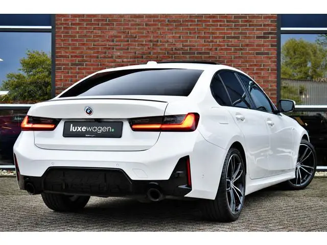BMW 3-serie 330d M-Sport Pro Pano H/K HUD El-zetels Parelmoer-wit!