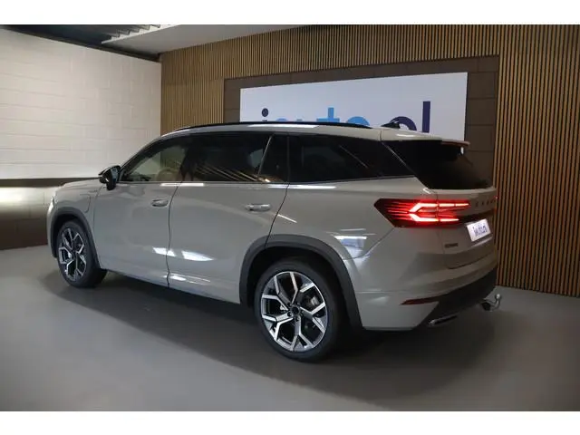 ŠKODA Kodiaq 1.5 TSI PHEV Sportline Pano/Matrix LED/ACC/Keyless/Camera/20"/Elek. stoel/Trekhaak wegk...