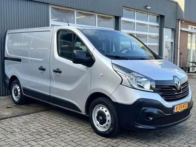 Renault Trafic 1.6 dCi L1H1 BTW en BPM VRIJ!! Airco Cruise controle 3-Persoons Telefoonverbinding Parkeersensoren achter 1e eigenaar Euro 6 Dealer onderhouden Ex overheid