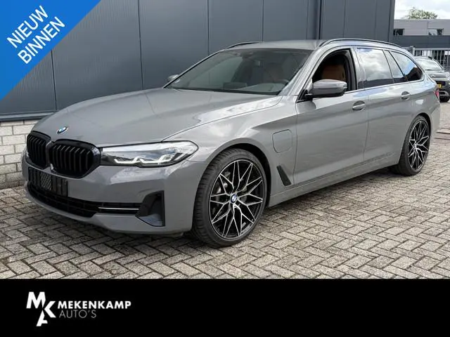 BMW 5-serie Touring 530e High Executive 20"/Leder/Camera/Stoelverwarming/Sfeerverlichting/Apple Carp...