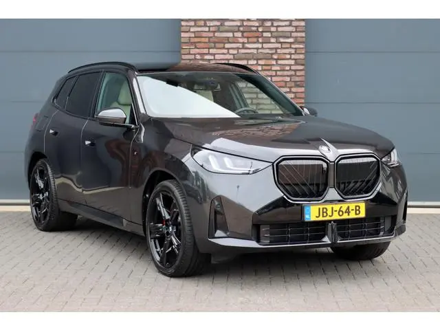 BMW X3 30e xDrive M-Sport Pro | Panoramadak | Memory | Stoelventilatie | Surround Camera | HUD | Ver...