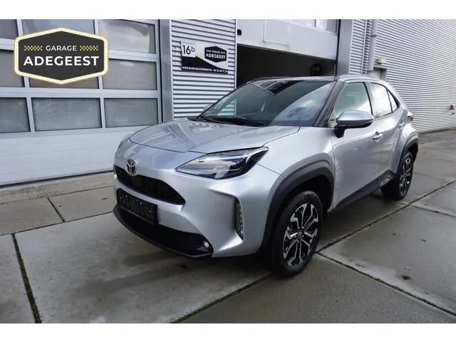 Toyota Yaris Cross 1.5 Hybrid 130 Dynamic Comfort Pack! |Navi|Carplay|PDC V+A|Dodehoek|Stoel en stuu...