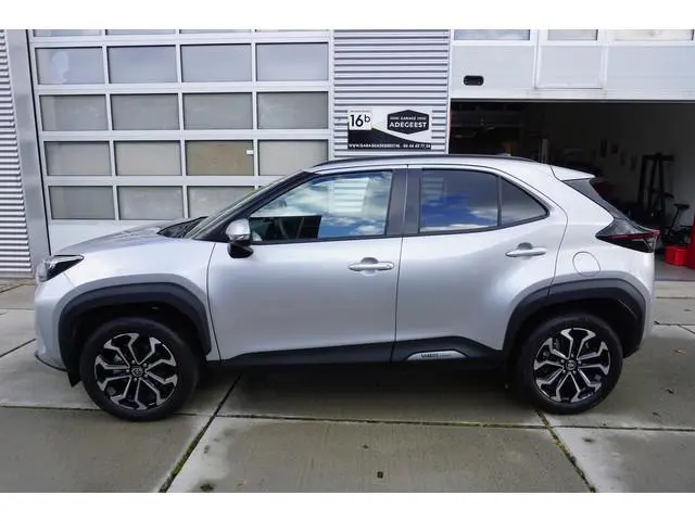 Toyota Yaris Cross 1.5 Hybrid 130 Dynamic Comfort Pack! |Navi|Carplay|PDC V+A|Dodehoek|Stoel en stuu...