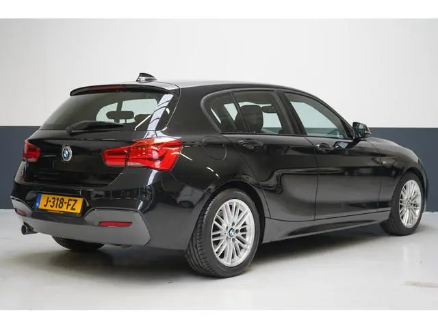 BMW 1-serie 116i Edition M Sport Shadow | Navigatie | Lm velgen | Leder | Unieke km-stand