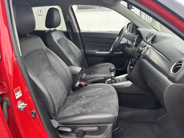 Suzuki Vitara 1.4 B.jet Stijl Carplay Camera Navi Stoelverwarming