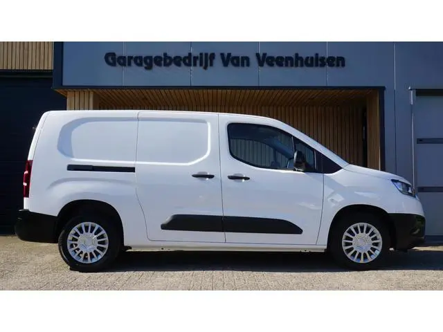 Toyota PROACE CITY 1.2 Turbo 110PK L2 Live Long 3-Zits *Marge-Bus* Navi A-Camera Airco DAB 1e Eigena...