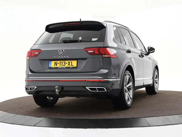 Volkswagen Tiguan 1.5 TSI 150pk DSG R-Line · Apple/Android Car Play · Navigatie · P-Sensoren · Elek....