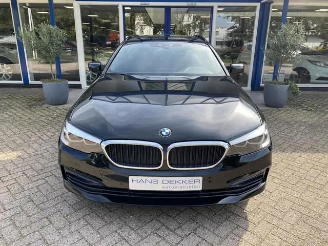 BMW 5-serie Touring 520i Corporate Lease Executive Elek trekhaak / Sport Stoelen / Camera / Elek tre...