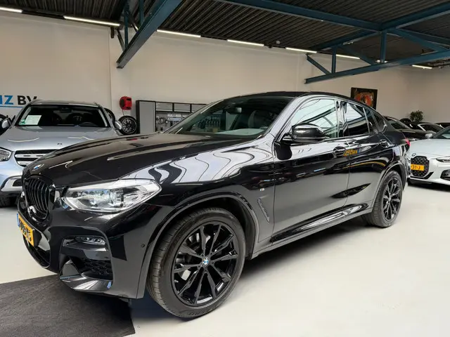 BMW X4 xDrive20i Executive Edition M Sport Achteruitrijcamera LED Carplay 20 Inch