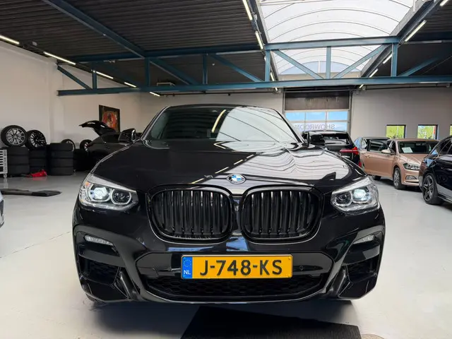 BMW X4 xDrive20i Executive Edition M Sport Achteruitrijcamera LED Carplay 20 Inch