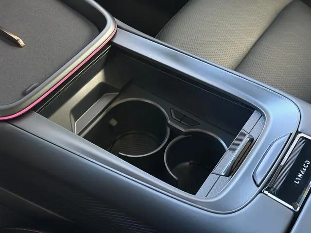 Lynk & Co 08