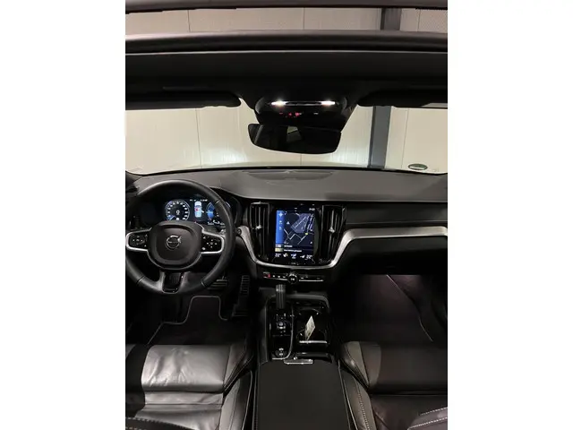 Volvo V60 2.0 T6 Recharge AWD R-Design Pano Harman/kardon