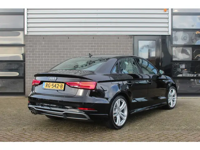 Audi A3 Limousine 1.5 TFSI CoD Sport S Line Edition / LED / N.A.P.