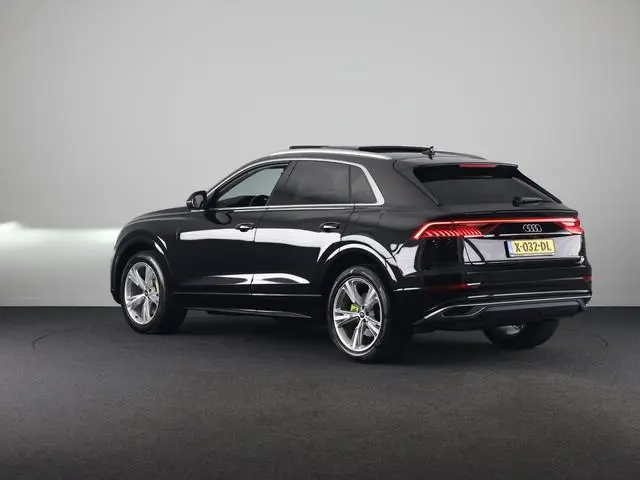 Audi Q8 55 TFSI e quattro Pro Line 380pk | Panoramadak | Pack Tour | Keyless pakket | 20 inch lichtm...