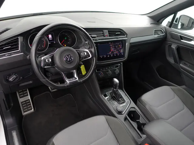 Volkswagen Tiguan 2.0 TSI 4Motion R Line Aut- Panoramadak, Carplay, Camera, Ada Cruise, Dynamic Sele...