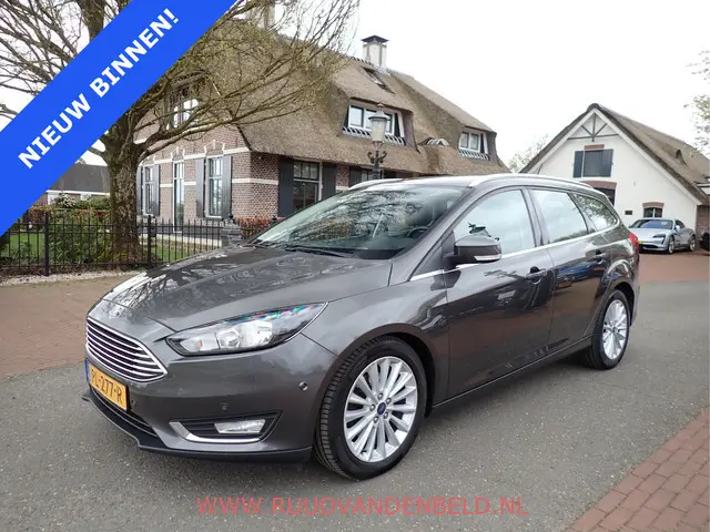 Ford Focus Wagon 1.5 Titanium / CRUISE / STOELVERWARMING / NAVI / BLUETOOTH