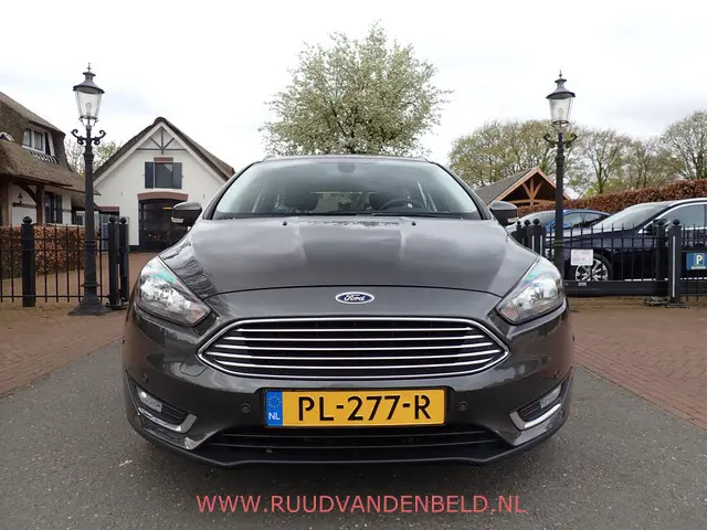Ford Focus Wagon 1.5 Titanium / CRUISE / STOELVERWARMING / NAVI / BLUETOOTH