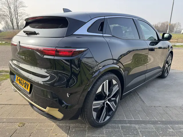 Renault Megane E-Tech EV60 220 Optimum Charge Iconic