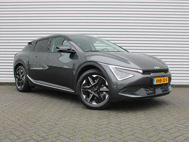 Kia EV6 Light Edition 63 kWh | Stuur-/stoelverwarming | Camera | 19" LM | LED | Adap. Cruise | Clima...