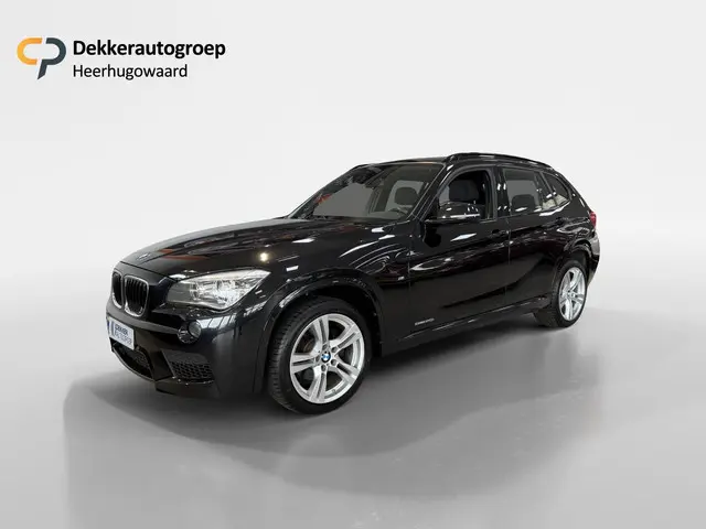 BMW X1 sDrive 20i 184PK Automaat Limited Series met M-Pakket en Panoramadak