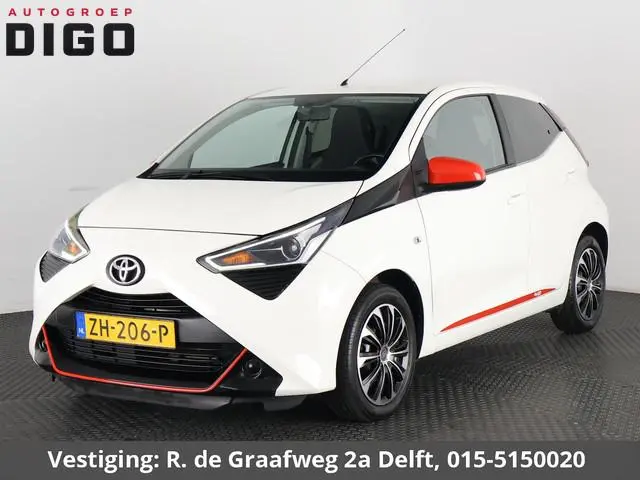 Toyota Aygo 1.0 VVT-i X-Play + Coral Red Pack | Apple Carplay & AndroidAUTO | 1e eigenaar | Dealer O...