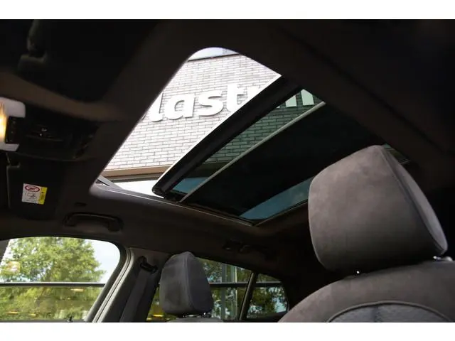 BMW X2 sDrive20i High Executive M-Sport , Panoramadak, Head-up display, Memory, Head-up display,