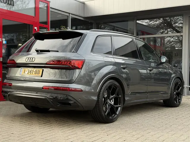 Audi Q7 55 TFSI-e QUATTRO *!* S-LINE *!* PANODAK/ RADAR/ 22 INCH/ 360 CAM/ LUCHTVERING *!*