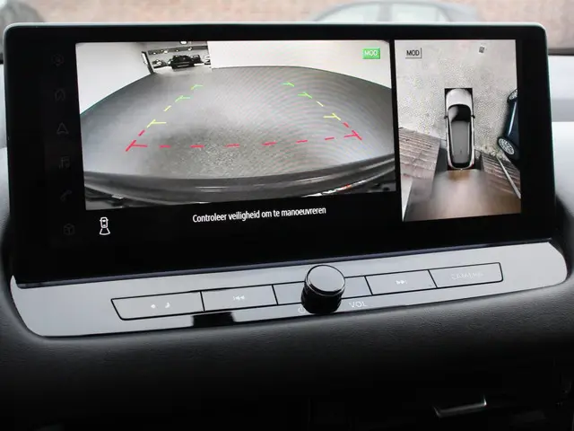 Nissan Qashqai 1.3 MHEV Xtronic N-Connecta | Navigatie | Climate Control | Camera 360 | Led | Verwarmde voorstoelen | Stuurwiel verwarmd | Adaptive Cruise Control | Lichtmetalen Velgen