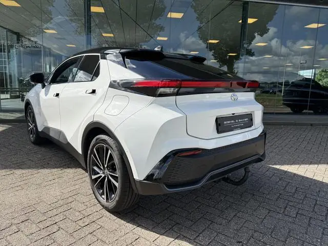 Toyota C-HR 1.8 Hybrid 140 Executive ** Panodak ** Trekhaak ** Bi-tone ** JBL
