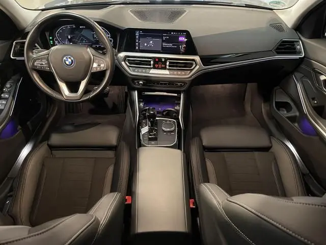 BMW 3-serie Touring 330e xDrive Business Edition Plus 18"/Trekhaak/Laser LED/Head-up/Stoelverwarming...