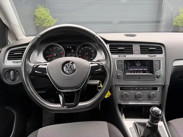 Volkswagen Golf 1.0 TSI Trendline 2e Eigenaar,115pk,Trekhaak,Dealer Onderhouden,Carplay,Navi,Airco,C...