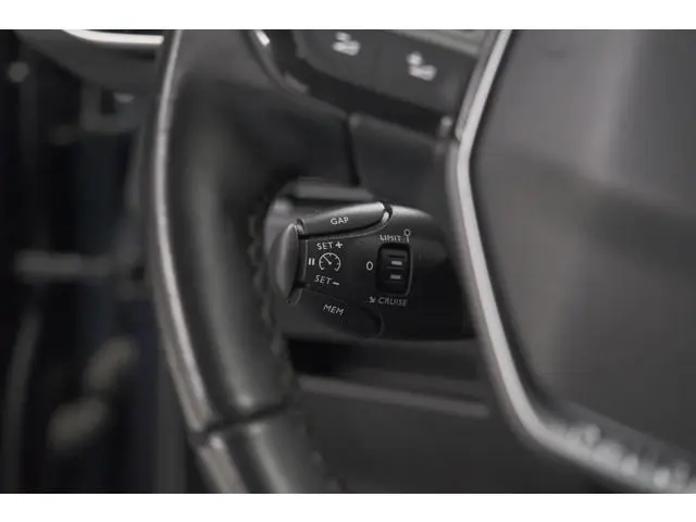 Peugeot 5008 PureTech 130 EAT8 Crossway | Trekhaak | Camera | Navigatie | Apple Carplay