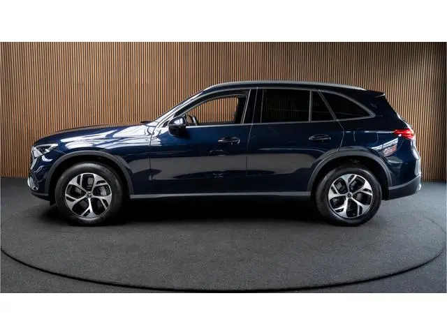 Mercedes-Benz GLC-klasse 300e 4MATIC Luxury Line Panoramadak 360 camera Electrice trekhaak Winter pa...
