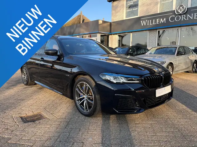 BMW 5-serie Touring 530e xDrive M-Sport Pano Trekhaak HUD Laser Camera