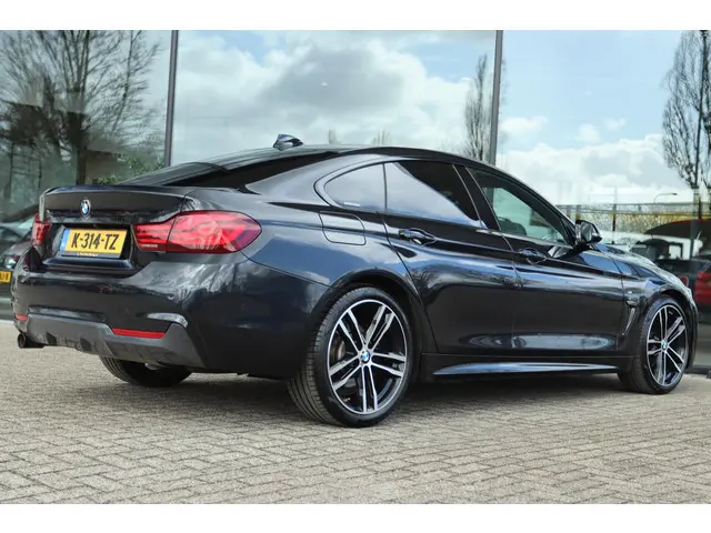BMW 4-SERIE GRAN COUPE 418i HIGH EXECUTIVE M-SPORT | CARBON | SCHUIFDAK | LEDER | CARPLAY | LED | CA...