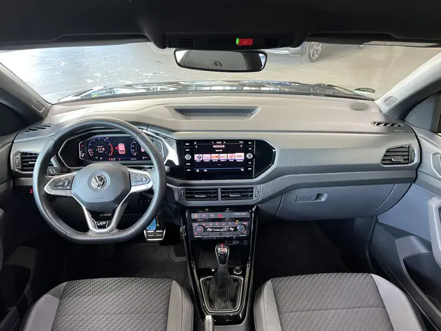 Volkswagen T-Cross 1.0 TSI 115pk R-Line | Carplay | 18" | Camara | Stoelverwarming | LED | Digitaal...
