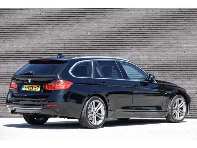 BMW 3-serie Touring 316i 136Pk Aut. | High Executive | Luxury | Leder | Trekhaak | 18''