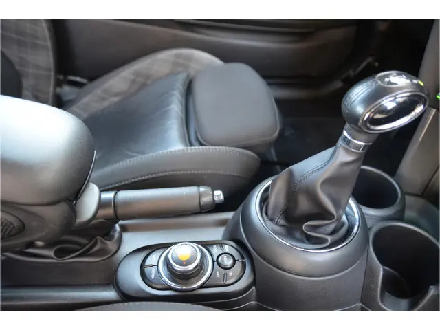 MINI Mini 1.2 One Pepper Business 17" Alu, Leder, 