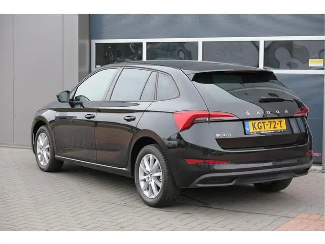 ŠKODA Scala 1.0 TSI 110pk H6 Sport Business. Panoramadak , Led, Stoelverwarming, Achteruitrijcamera...