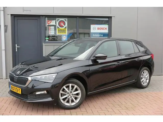 ŠKODA Scala 1.0 TSI 110pk H6 Sport Business. Panoramadak , Led, Stoelverwarming, Achteruitrijcamera...