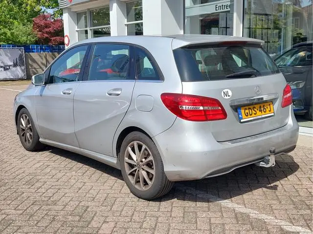 Mercedes-Benz B-klasse 200 AMBITION AUTOMAAT Pano | Dodehoeksensoren | Clima | Trekhaak