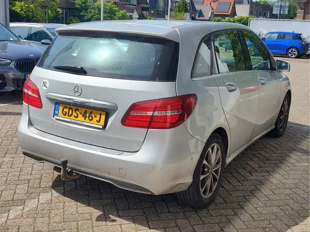 Mercedes-Benz B-klasse 200 AMBITION AUTOMAAT Pano | Dodehoeksensoren | Clima | Trekhaak