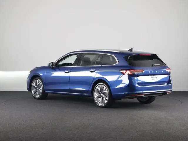 Škoda Superb Combi 1.5 TSI MHEV First Edition 150 p | Panoramadak | 19 inch | Lounge Interieur | Led...