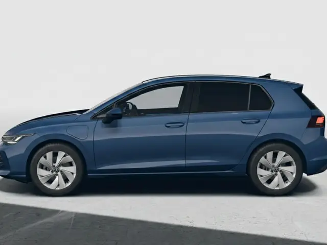 Volkswagen Golf Life Edition 1.5 eHybrid 204 PK | 17 "LM velgen | Stoel & Stuurverwarming | Camera |