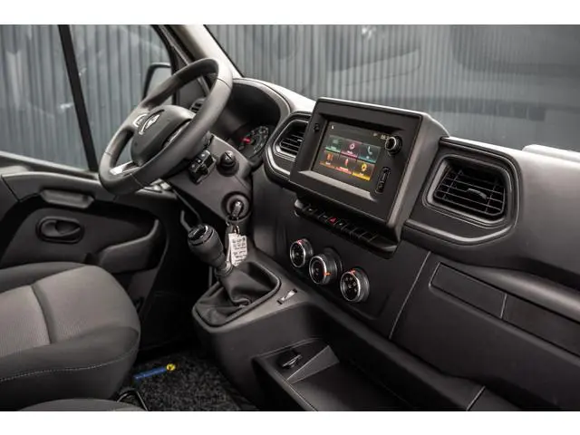 Renault Master Bleu DCI 135PK | L2H2 | Nieuw | Navi | 3-Zits | LED | Cruise | Airco