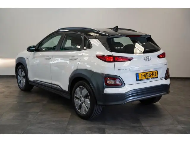 Hyundai Kona EV Comfort 64 kWh 3-Fase Warmtepomp Two-Tone Adaptive-Cruise Navigatie